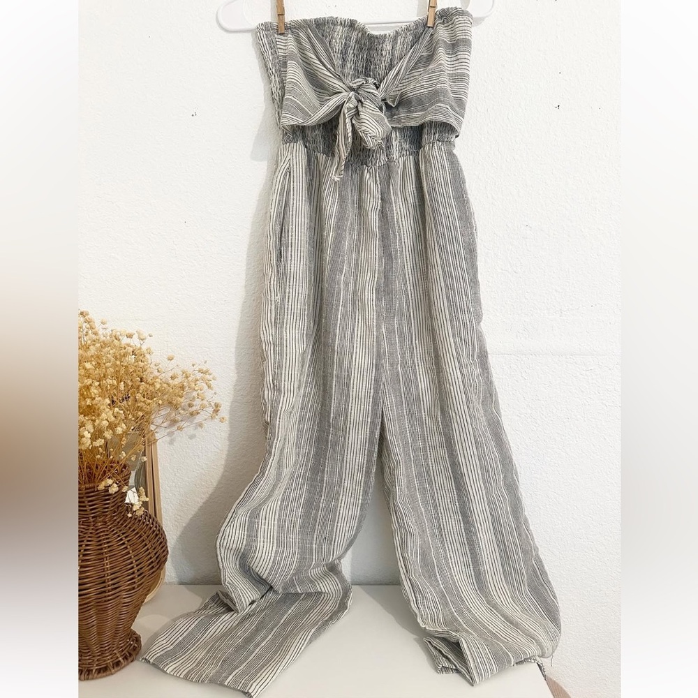 Forever 21 grey pinstriped jumpsuit with cute bow detail sz S